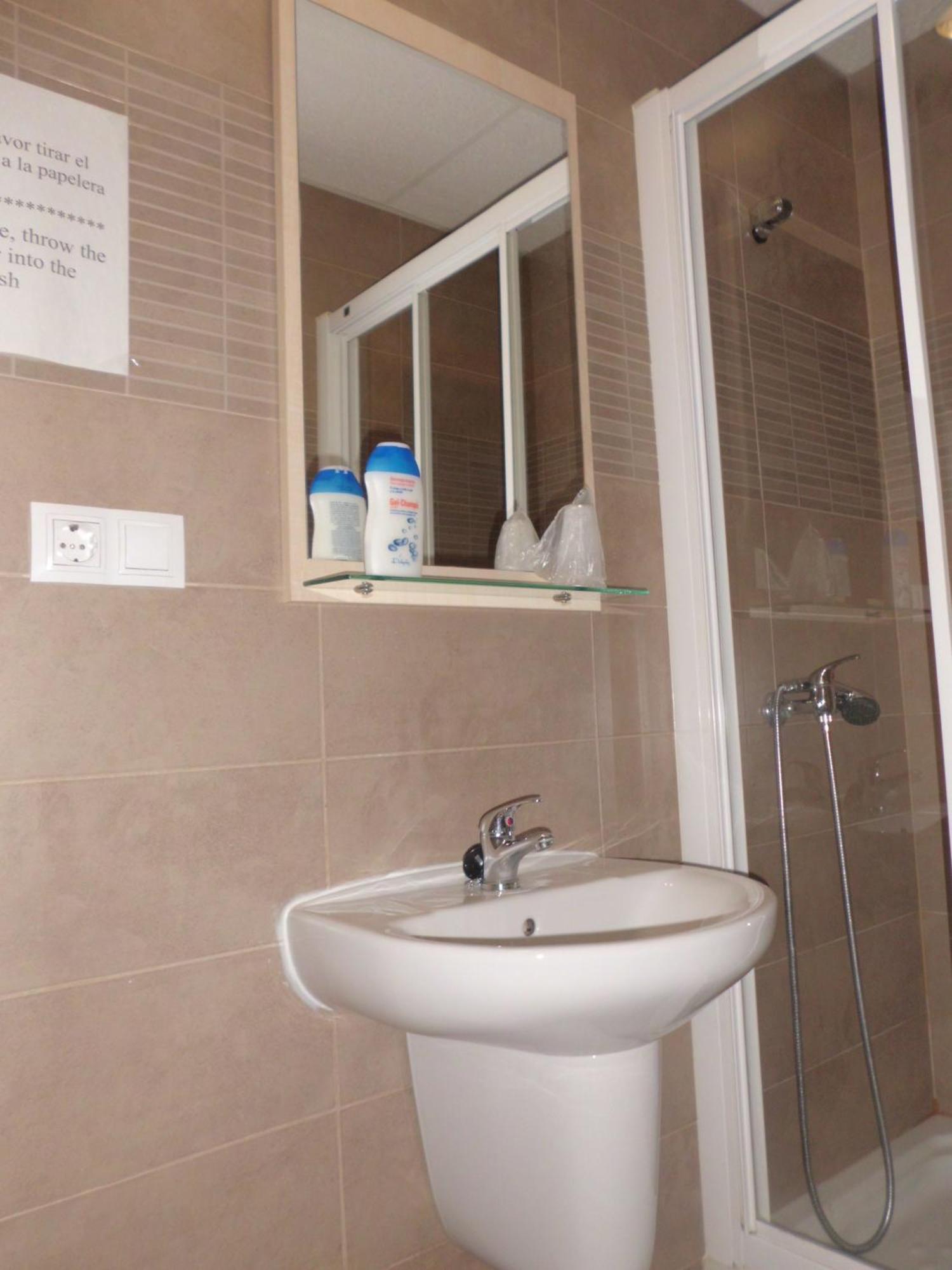Hostal Abastos Valencia Exteriör bild
